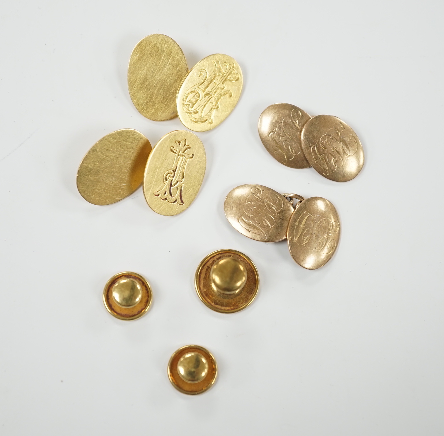 A pair of 18ct gold oval cufflinks, with engraved monogram, three 18ct dress studs and a pair of 9ct gold oval cufflinks